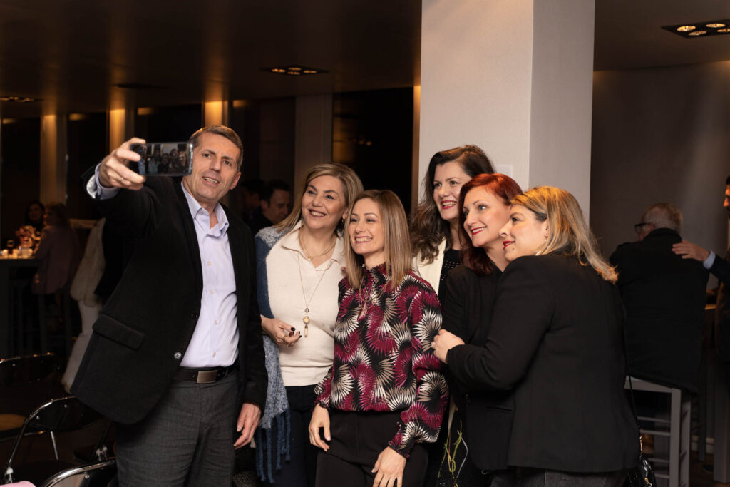 aggelos-borlokas-corporate-endless-14